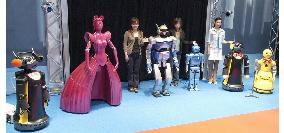 (1)Expo demonstrates 65 prototype robots in virtual 2020 city