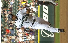 Ichiro homers against Phillies