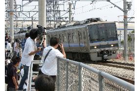 1st commuter rush seen after deadly derailment