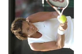 Top seed Davenport reaches Wimbledon semifinals