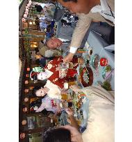 ''Maiko'' dancers entertain their regular customers