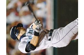 Ichiro homer pulls Mariners out of losing streak