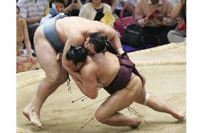 Asashoryu, Kotooshu get set for head-to-head clash in Nagoya