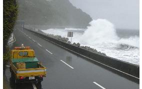 Typhoon to land on eastern or central Japan on Tuesday evening