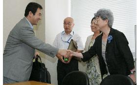 Ex-N. Korean agent meets with Yokota