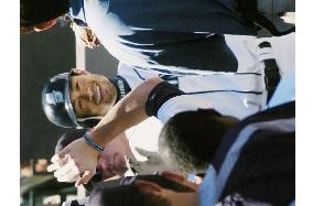 Ichiro homers twice, breaks record in Seattle victory