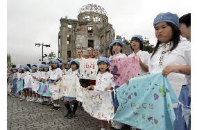 Citizens encircle Hiroshima Dome with ribbons for peace