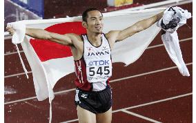 Tamesue wins bronze in world men's 400m hurdles