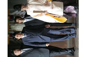 LDP's Abe visits Yasukuni Shrine