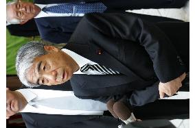 2 Koizumi Cabinet members visit Yasukuni on war-end day