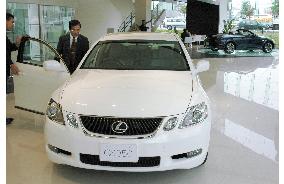 Toyota launches luxury Lexus brand in Japan