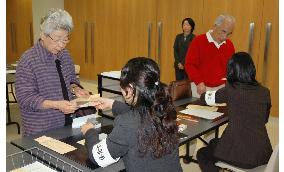 Overseas balloting for Sept. 11 election begins
