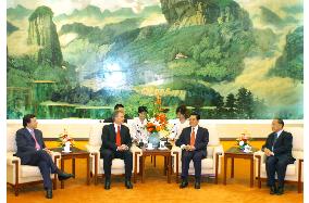 EU leaders meet with Chinese President Hu