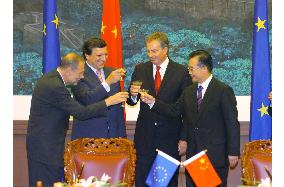 EU leaders hold talks with Chinese officials