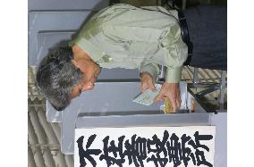 Koizumi casts absentee vote