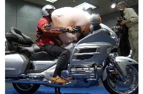 Honda develops world's 1st production motorcycle airbag system