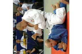 Suzuki wins 100-kg title at world judo championships