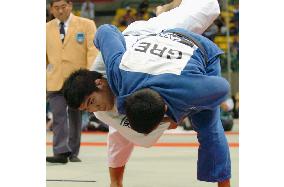 Izumi wins 90-kg title at world judo championships