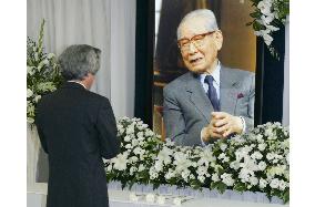 Koizumi prays for late Gotoda