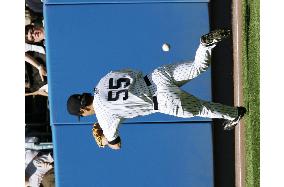 H. Matsui makes costly error in Yankees loss