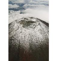 Mt. Fuji gets season's first snow