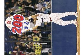 Yakult outfielder Aoki joins Ichiro in 200-hit club