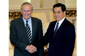 U.S. defense chief Rumsfeld meets with Chinese Pres. Hu Jintao