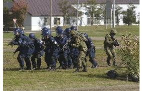 GSDF, Hokkaido police conduct drill against armed agents