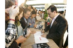 Tokyo Motor Show opens to public