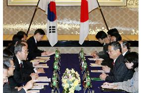 S. Korean foreign minister criticizes Yasukuni visit