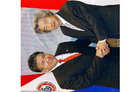 Paraguayan President Nicanor Duarte talks with Koizumi