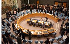 U.N. adopts resolution demanding Syrian cooperation in Hariri probe