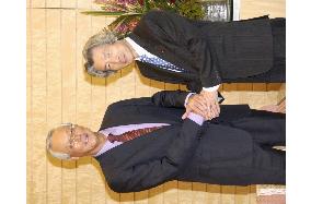 Singapore's ex-premier Goh raises Yasukuni issue with Koizumi