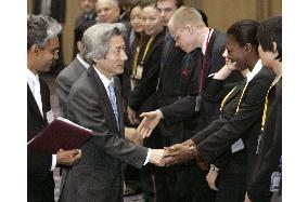 Koizumi attends students' summit of world tourism