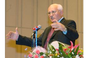Gorbachev makes speech at Gakushuin University