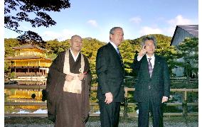 Bush visits Kinkakuji Temple in Kyoto