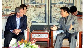 Bush, Roh meet in S. Korea