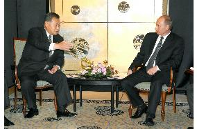 Putin talks with ex-Premier Mori