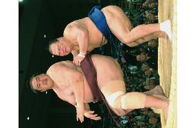 Kotonowaka retires from sumo