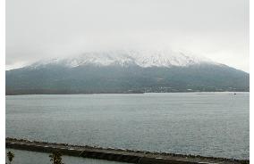 Mt. Sakurajima has season's first snowfall
