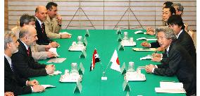 Visiting Iraqi premier talks with Koizumi