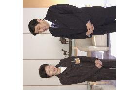 Abe meets with human rights envoy