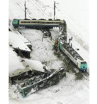 Death toll in Yamagata derailment reaches 4, search ends