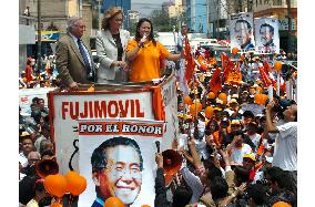 Party supporting Fujimori files his candidacy application