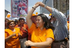 Party supporting Fujimori files his candidacy application