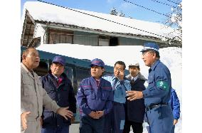 Heavy snow claims 67 lives, Kitagawa visits affected area