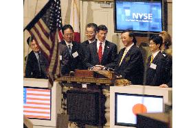 Tanigaki rings closing bell at NYSE