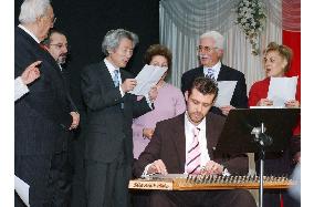 Koizumi visits Turkish-Japanese cultural center