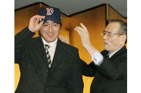 Southpaw Ishii rejoins Yakult on 2-year deal