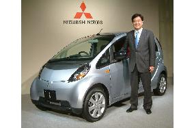 Mitsubishi Motors launches 'i' minicar, targeting baby boomers